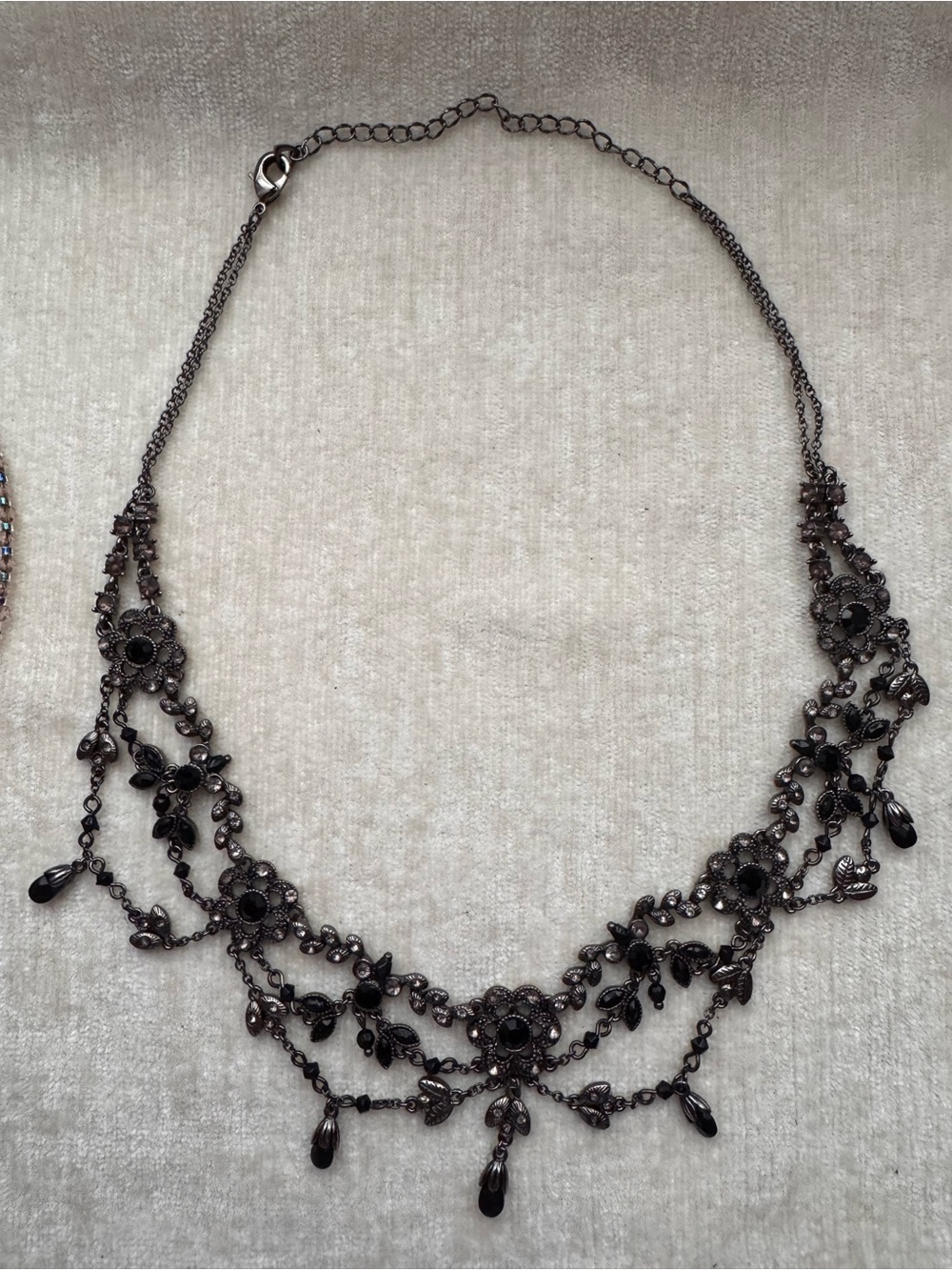 Random 8pc Y2K Style Necklace Bundle - Picture 6 of 10